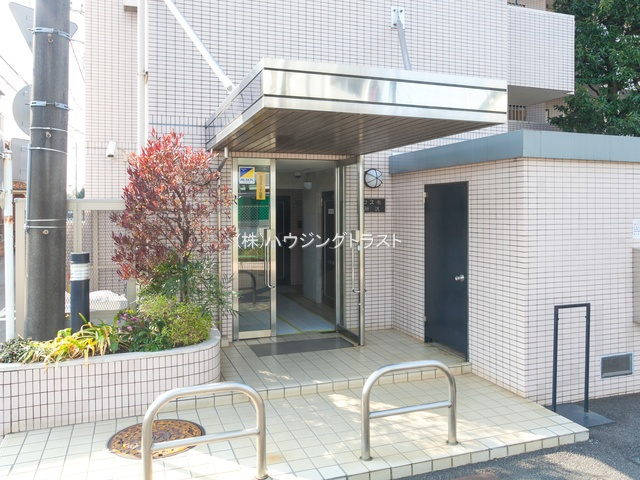 仲介手数料無料　コスモ所沢のエントランス