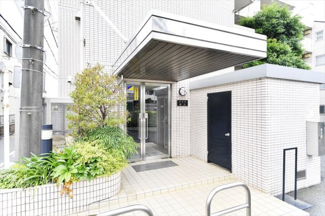 仲介手数料無料　コスモ所沢のエントランス