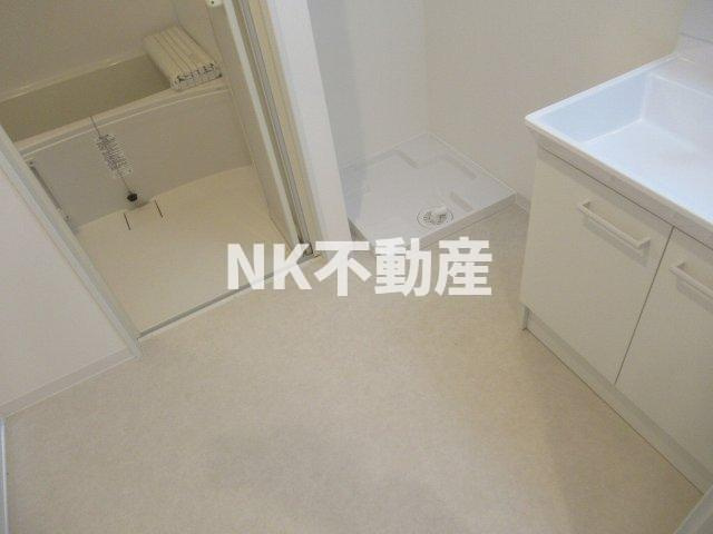 【洗面所】 | ルビアス上小阪（河内小阪賃貸） | ゆったりとスペースのある洗面所