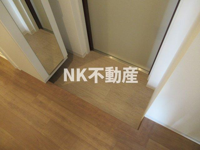 【玄関】 | ルビアス上小阪（河内小阪賃貸） | 収納もある玄関です