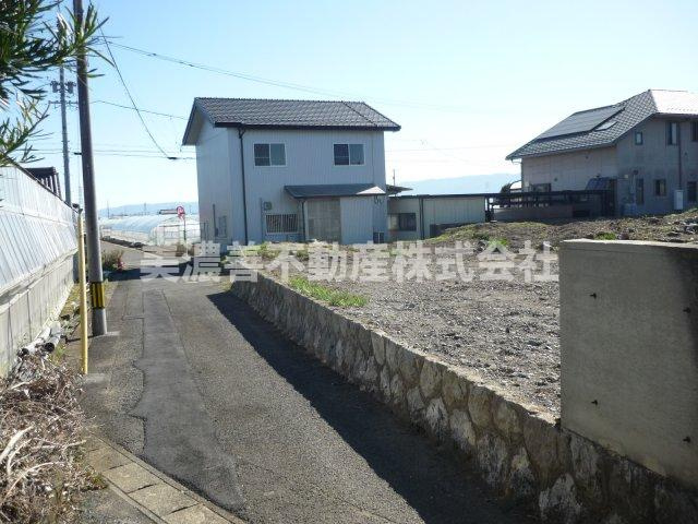 ６０２９２　安八郡神戸町斉田土地の前面道路含む現地写真