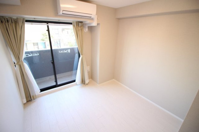 【居間・リビング】 | グランパシフィック北畠 | 洋室6帖　白いフローリングで明るい部屋です♪