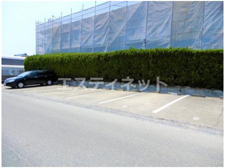 ニューシティ塩田町Bの駐車場