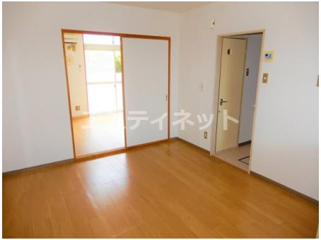 ニューシティ塩田町Bの居間・リビング