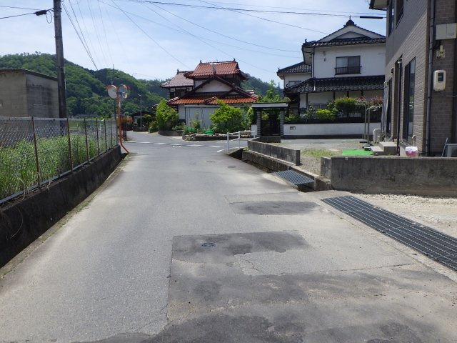 新築戸建　吉田町常友（Ｎｏ．3／Ｎｏ．３）の前面道路含む現地写真
