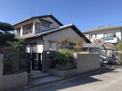 【外観】 | ★瀬戸町瀬戸★広い和室あり５LDK★駅徒歩圏内★ | 駐車場もしっかり確保。落ち着いた外観です