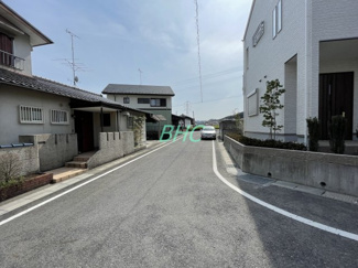 【前面道路含む現地写真】 | 坂本２丁目　分譲７区画４号地