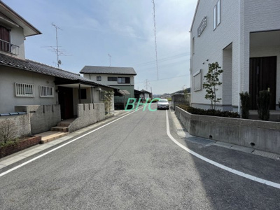 【前面道路含む現地写真】 | 坂本２丁目　分譲７区画４号地