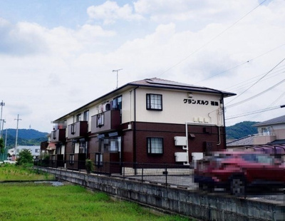 【駐車場】 | グランパルク福島 | 車をお持ちの方に嬉しい駐車場付きの物件です