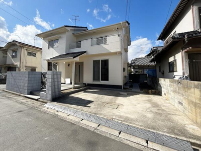 【外観】 | ★全居室8帖以上★唯一無二の素敵4LDK★東区鉄★ | 室内ぴかぴか、設備新品に生まれ変わった唯一無二の戸建てです。