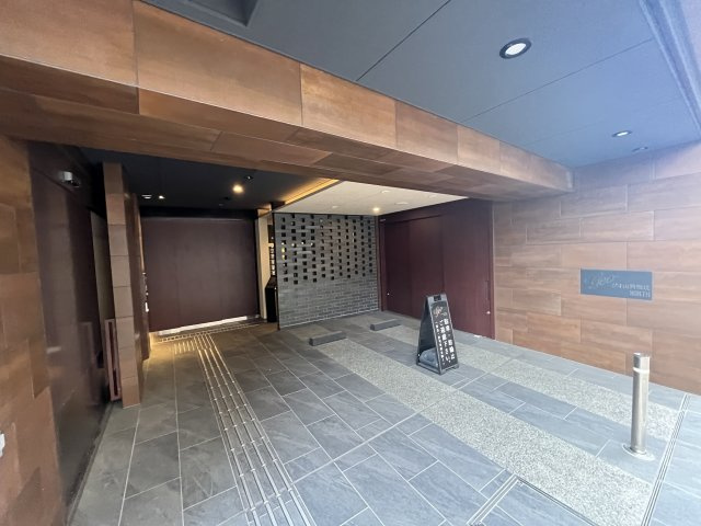 地下鉄東西線『椥辻』駅まで徒歩５分■築浅■５階角住戸■３ＬＤＫ■ジオ山科椥辻ノースのエントランス|エントランス
