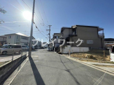 【前面道路含む現地写真】 | 土師小・道路幅6ｍ・建築条件なし・更地渡し・堺市中区土師町５丁 | 前面道路含む現地写真です
