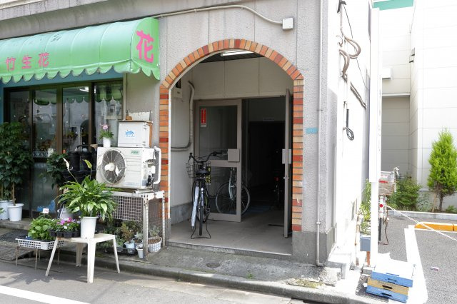 関口ビルのエントランス