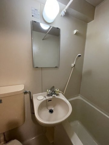 【洗面所】 | 明るい洗面所です