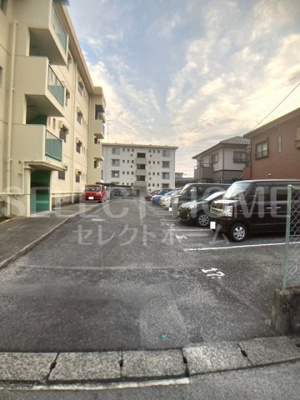 【駐車場】 | メゾンド神田 | 駐車場に車を止められます