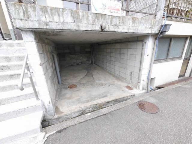 長田区花山町2丁目11-45戸建の駐車場|高さ160ｃｍ程度まで