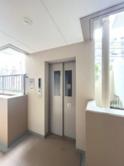 【その他共用部分】 | エレベーターも完備しているため、荷物の搬入も容易です。
