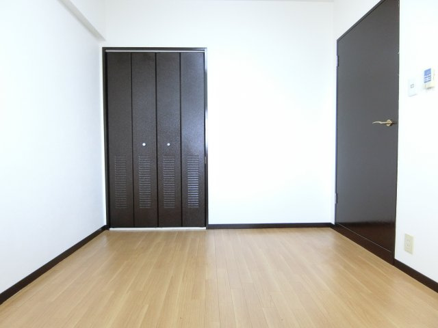 メゾンアザレアの寝室