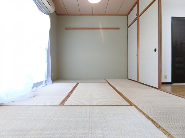 メゾンアザレアの和室