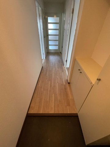 メゾンアザレアの玄関