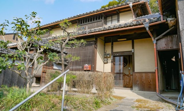 【外観】 | ★東区宍甘★7SDKの立派な古民家★ | 立派な梁の蔵（倉庫）のある古民家です。