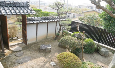 【庭】 | ★東区宍甘★7SDKの立派な古民家★ | 立派な梁の蔵（倉庫）のある古民家です。