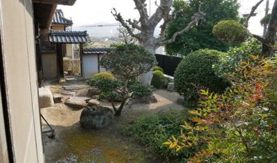 【庭】 | ★東区宍甘★7SDKの立派な古民家★ | 立派な梁の蔵（倉庫）のある古民家です。