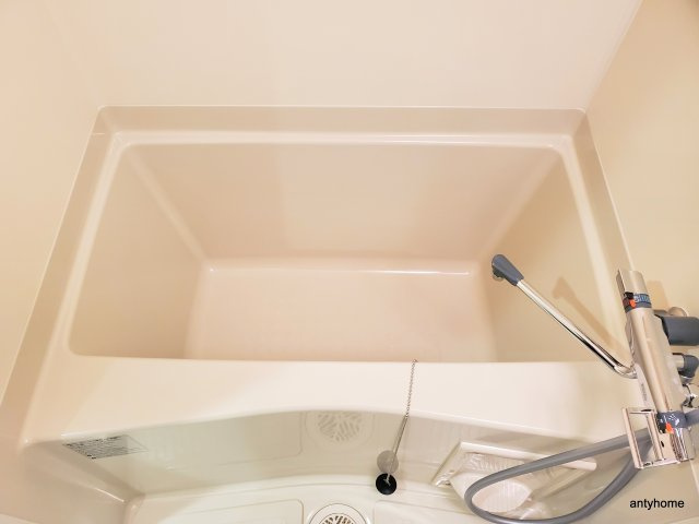 ソルテラスNAMBAサウスフィール　仲介手数料無料の浴室