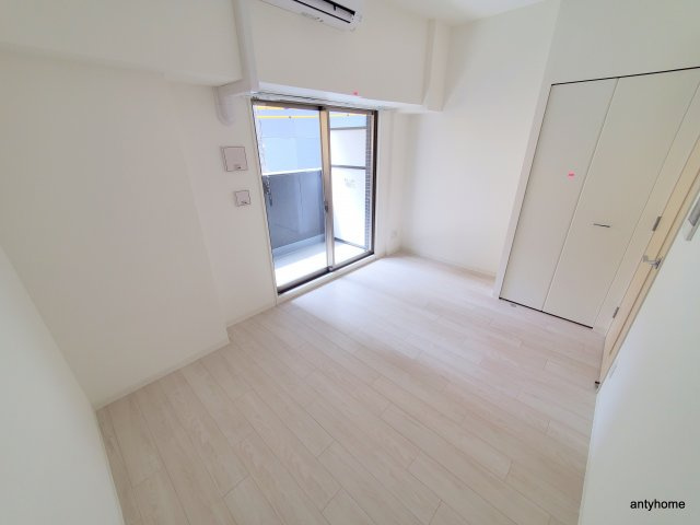 ソルテラスNAMBAサウスフィール　仲介手数料無料の居間・リビング