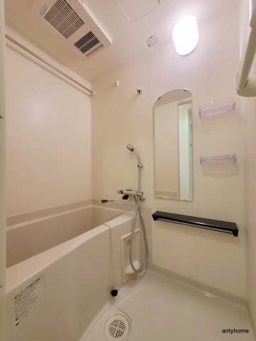 ソルテラスNAMBAサウスフィール　仲介手数料無料の浴室