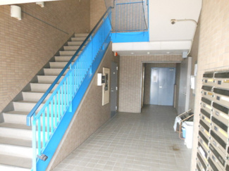 ★建物入り口　共用階段★