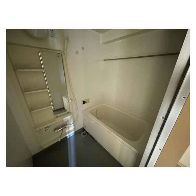 岐阜市庵町のアパートの浴室