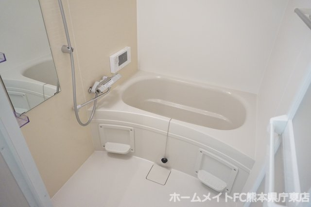 熊本市中央区黒髪２丁目のアパートの浴室