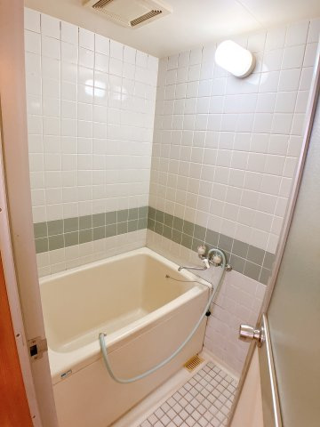 暁タウン西棟の浴室