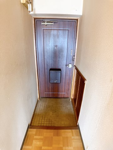 暁タウン西棟の玄関