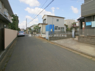 【前面道路含む現地写真】