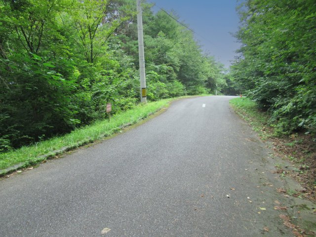 グリーンタウンあたみ①の前面道路含む現地写真