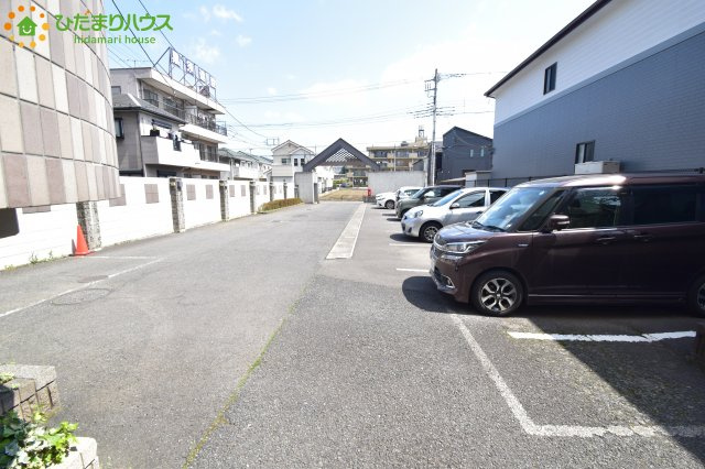 レクセル大宮日進の駐車場