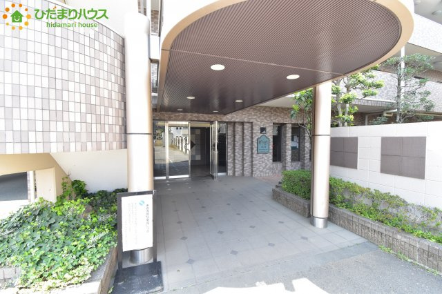 レクセル大宮日進のエントランス