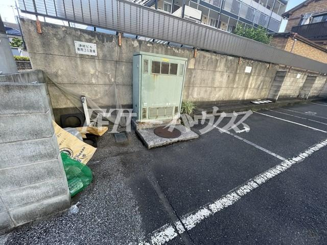 ラレーブ北習志野の駐車場