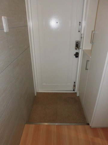 大阪市天王寺区上本町５丁目の賃貸マンションの玄関