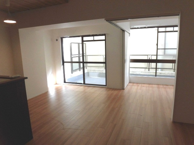 大阪市天王寺区上本町５丁目の賃貸マンションの居間・リビング