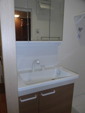 大阪市天王寺区上本町５丁目の賃貸マンションの洗面所