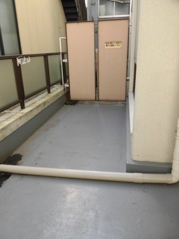 大阪市天王寺区上本町５丁目の賃貸マンションのバルコニー