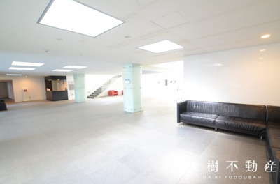 【エントランス】 | ペット飼育可　小田急コアロード海老名V　B棟　５階　3LDK　リフォーム済み　【仲介手数料無料】 | 高級感のあるエントランスホール