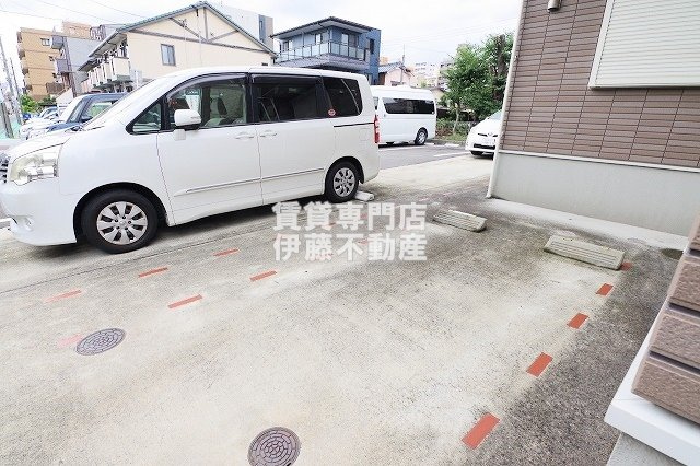 Via桜Ⅱ番館の駐車場