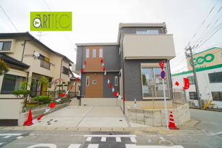 【駐車場】 | 【駐車スペース】
日々の暮らしにマイカーが必要。そんな方は物件の購入条件に駐車場は必須です。通勤に、家族のお迎えに、お買物に、おでかけに、クルマライフを楽しみたい方に。