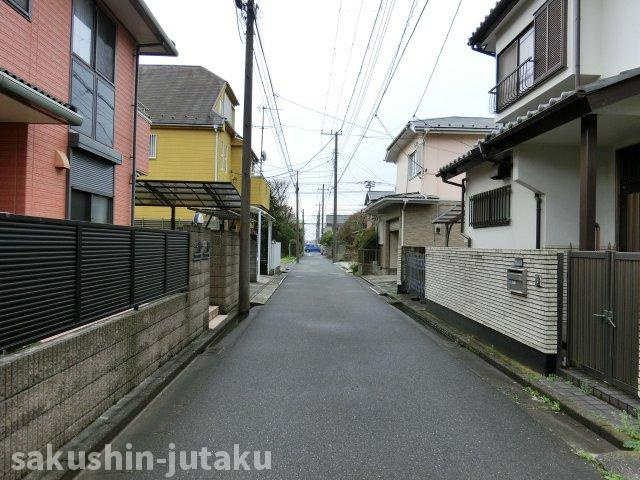 東習志野８丁目　売地の前面道路含む現地写真|西側約４ｍ公道面　間口2.5ｍ　