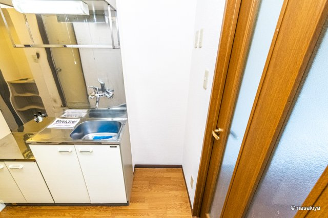 ブラウンヒルズ2番館のキッチン|冷蔵庫置場