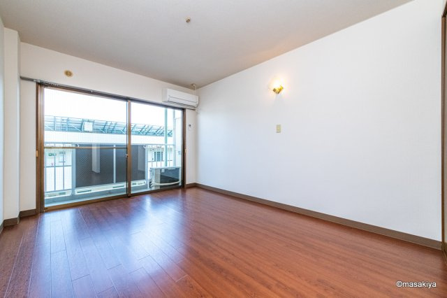 ブラウンヒルズ2番館の居間・リビング|リビング